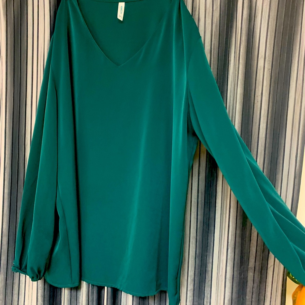 Dressy Blouse almost a silk feel, Forest green, Never worn, 2XL, brand WANGZHI